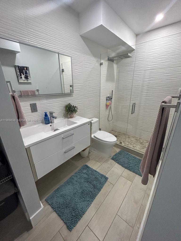 LUNA AT HOLLYWOOD CONDO I - Residential Lease