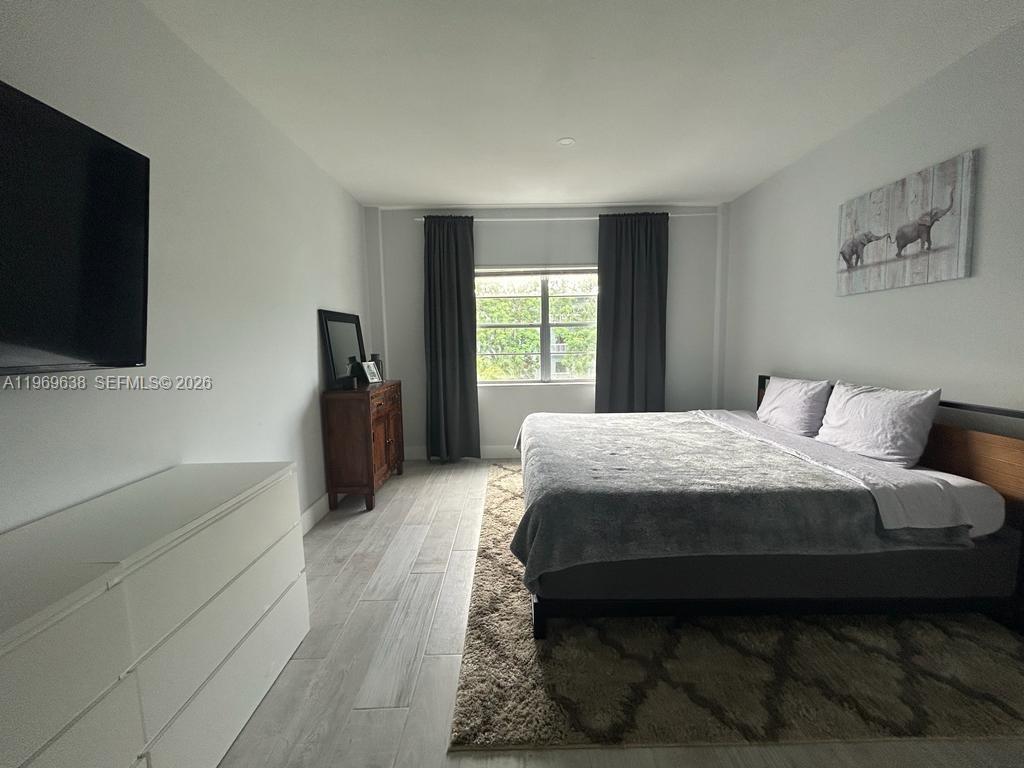 LUNA AT HOLLYWOOD CONDO I - Residential Lease