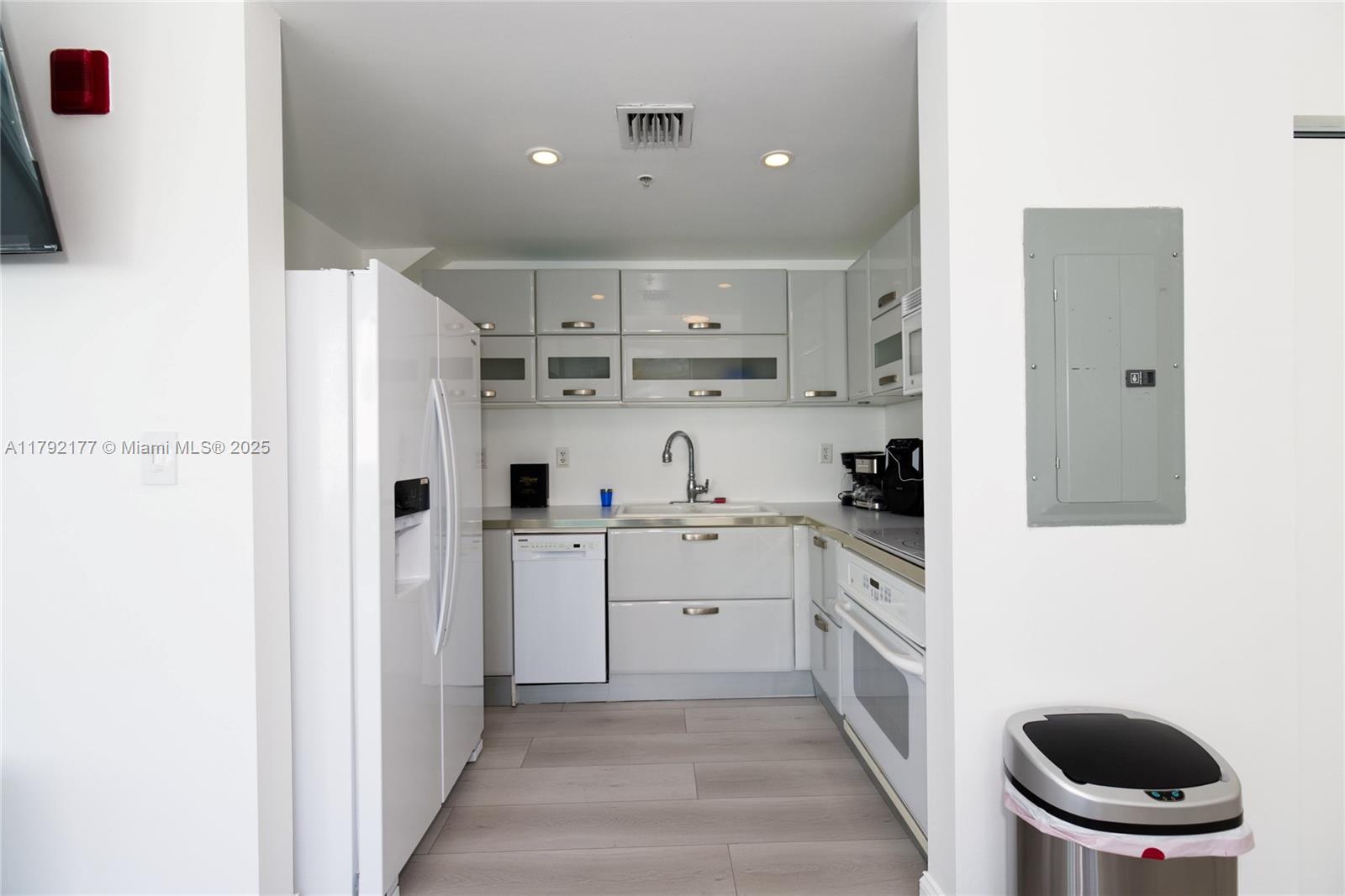 REGATTA AT INDIAN CREEK C - Residential Lease