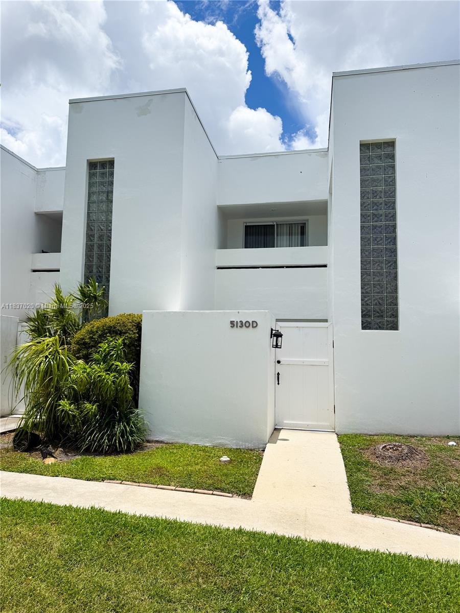 2-bedroom, 1.5-bath townhouse located in the heart of suburban West Palm Beach, close to major highways. The unit features bright and spacious living areas, a private front terrace, and bedrooms on the second floor, one of them with a front balcony, both offering plenty of storage space. It includes a washer and dryer. At the back, there is a beautiful area overlooking a garden facing the lake.