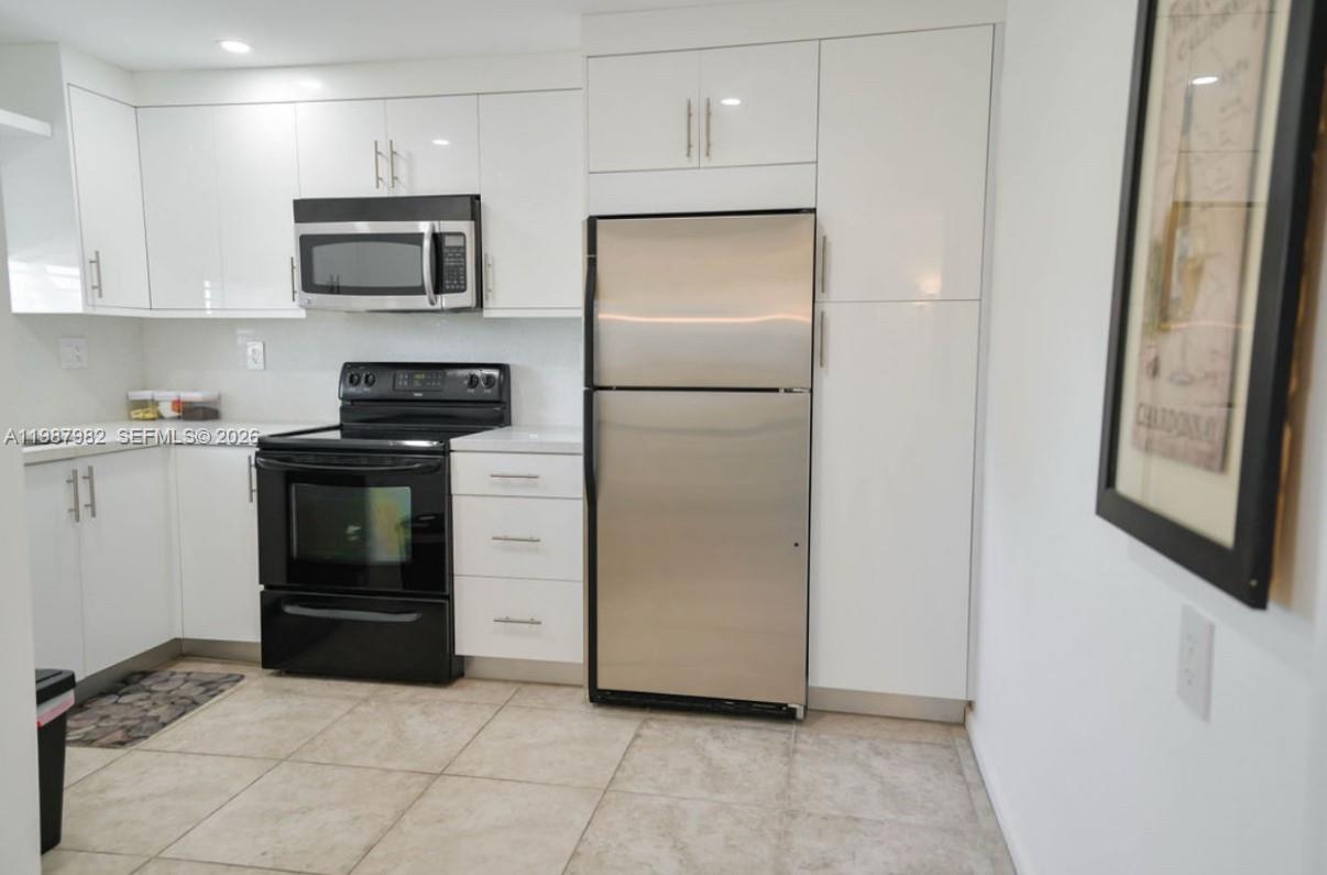 HOLLYBROOK GOLF AND TENNIS - Residential Lease