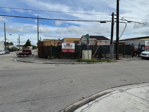 2484 NW 21st Ter Miami FL 33142