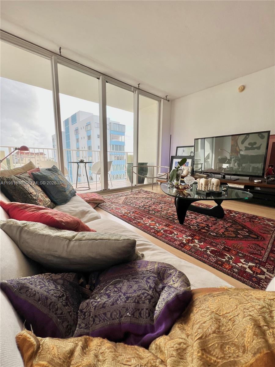 ISLAND POINTE CONDO - Residential