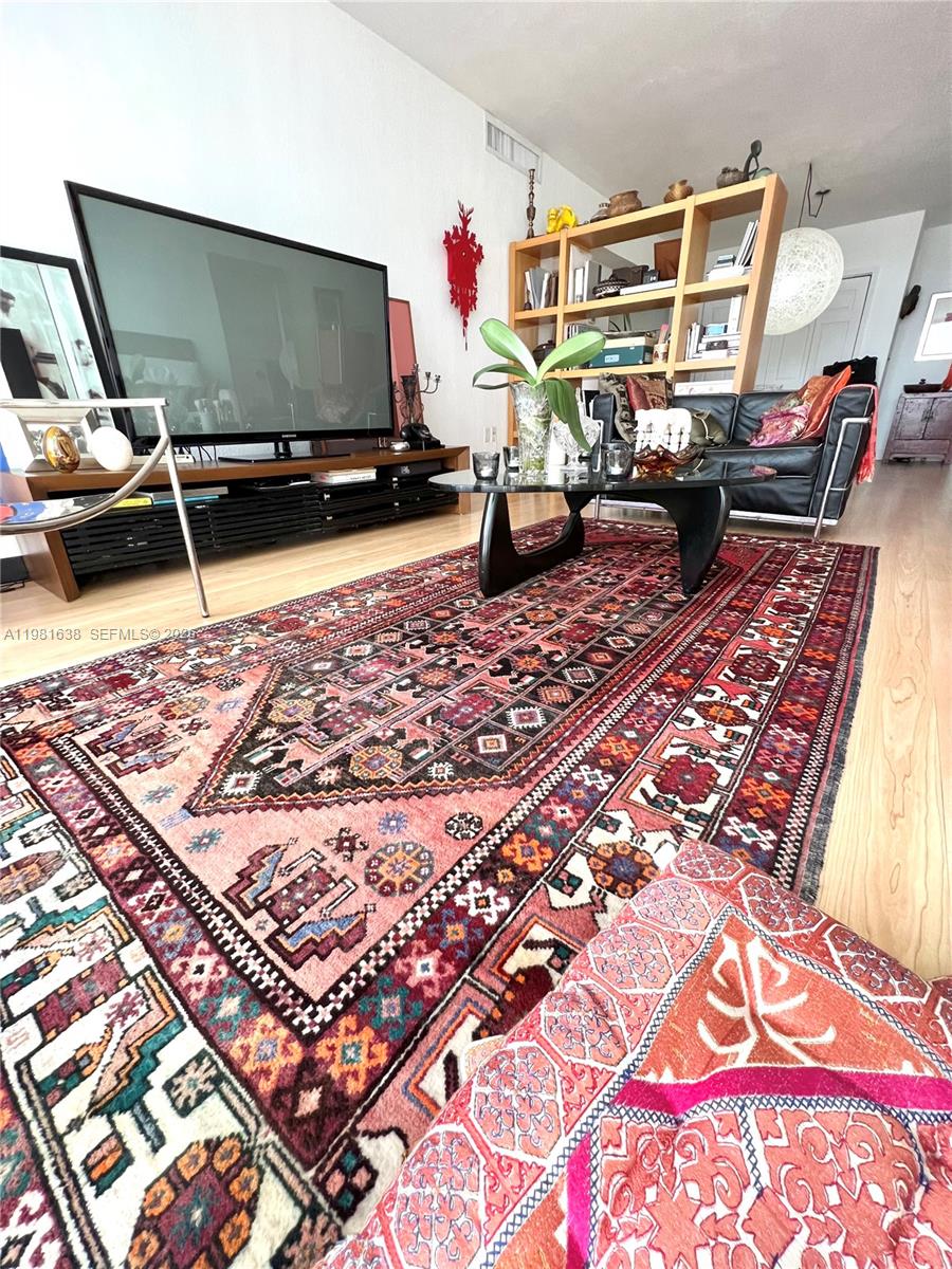 ISLAND POINTE CONDO - Residential