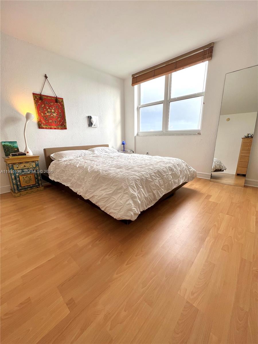 ISLAND POINTE CONDO - Residential