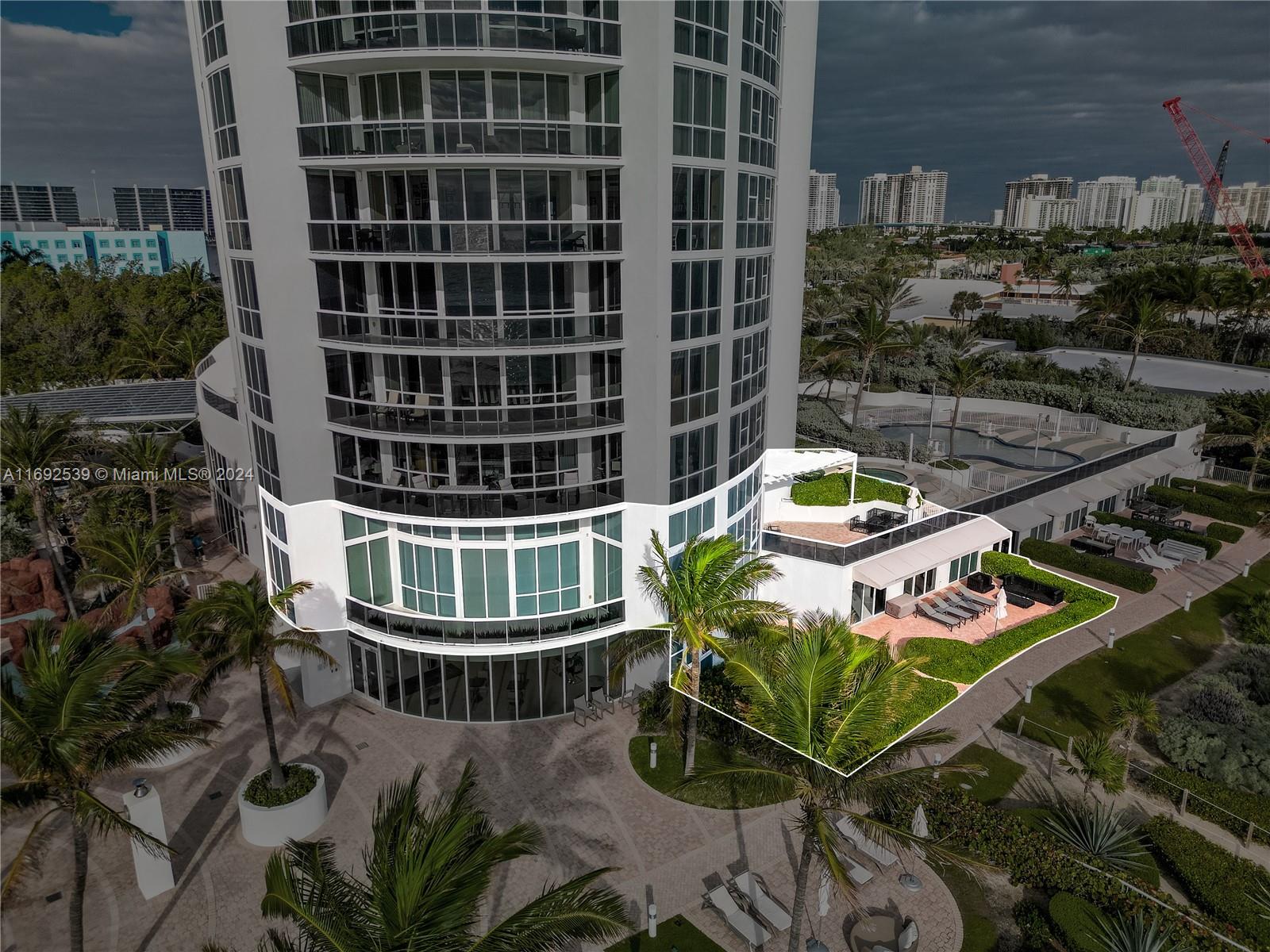 18201 Collins Ave 409