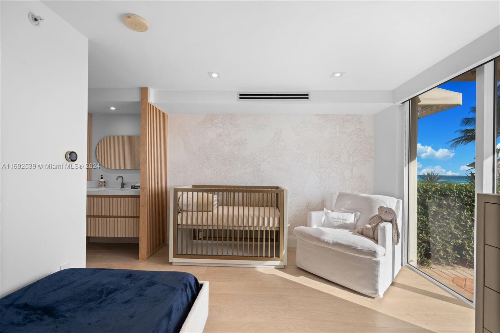 TRUMP ROYALE CONDO - Residential