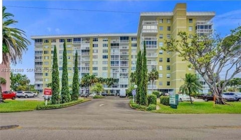 Photo of 4400 Hillcrest Dr #300-B, Hollywood, FL 33021 (MLS # A12084388)