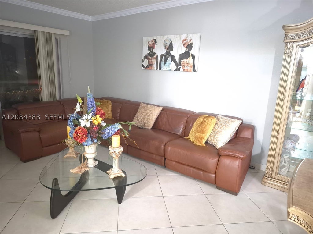 Photo of 4400 Hillcrest Dr #300-B, Hollywood, FL 33021 (MLS # A12084388)