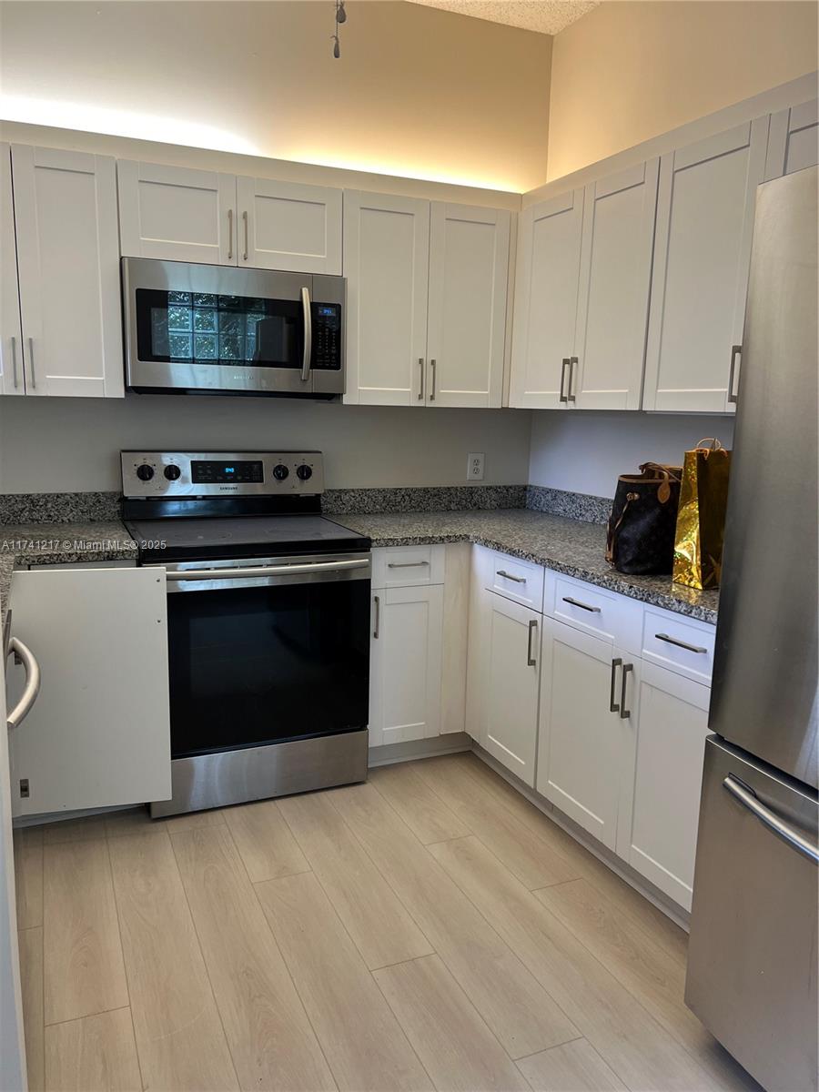 ALEXANDRA VILLAGE CONDO - Residential Lease