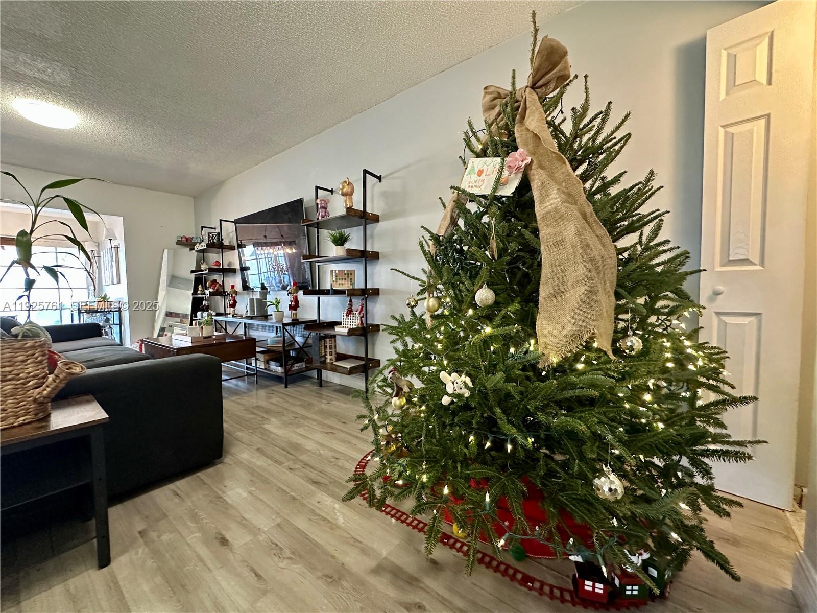 ORIOLE GOLF & TENNIS CLUB - Residential