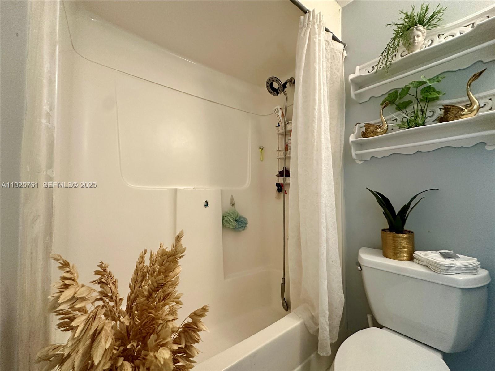 ORIOLE GOLF & TENNIS CLUB - Residential