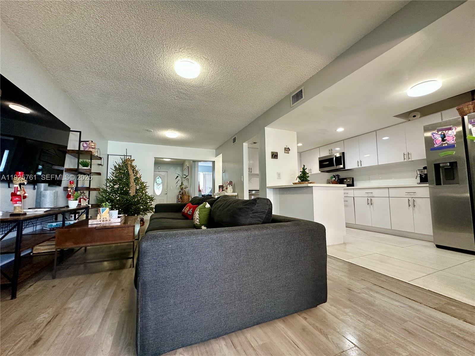 ORIOLE GOLF & TENNIS CLUB - Residential