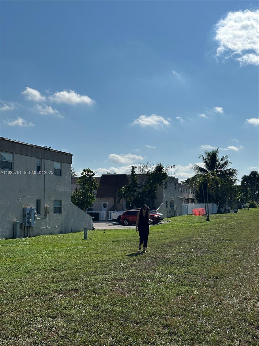 ORIOLE GOLF & TENNIS CLUB - Residential