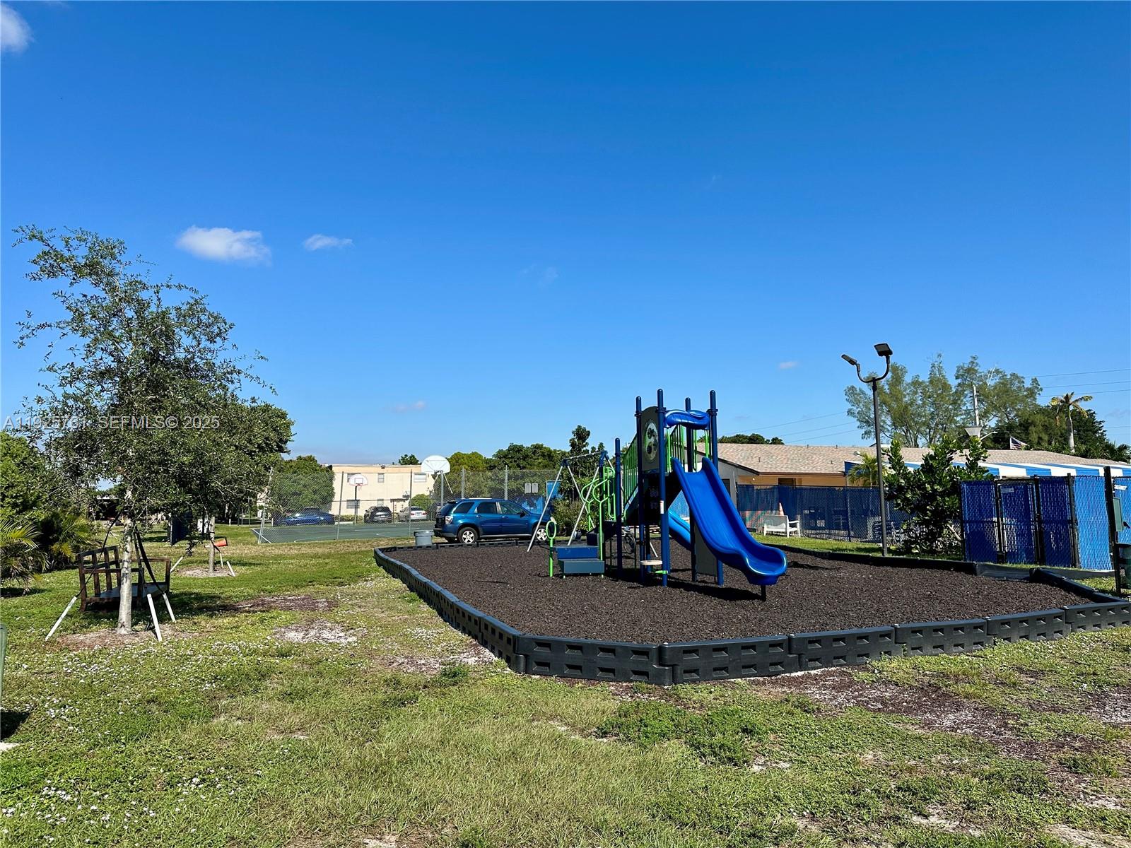 ORIOLE GOLF & TENNIS CLUB - Residential