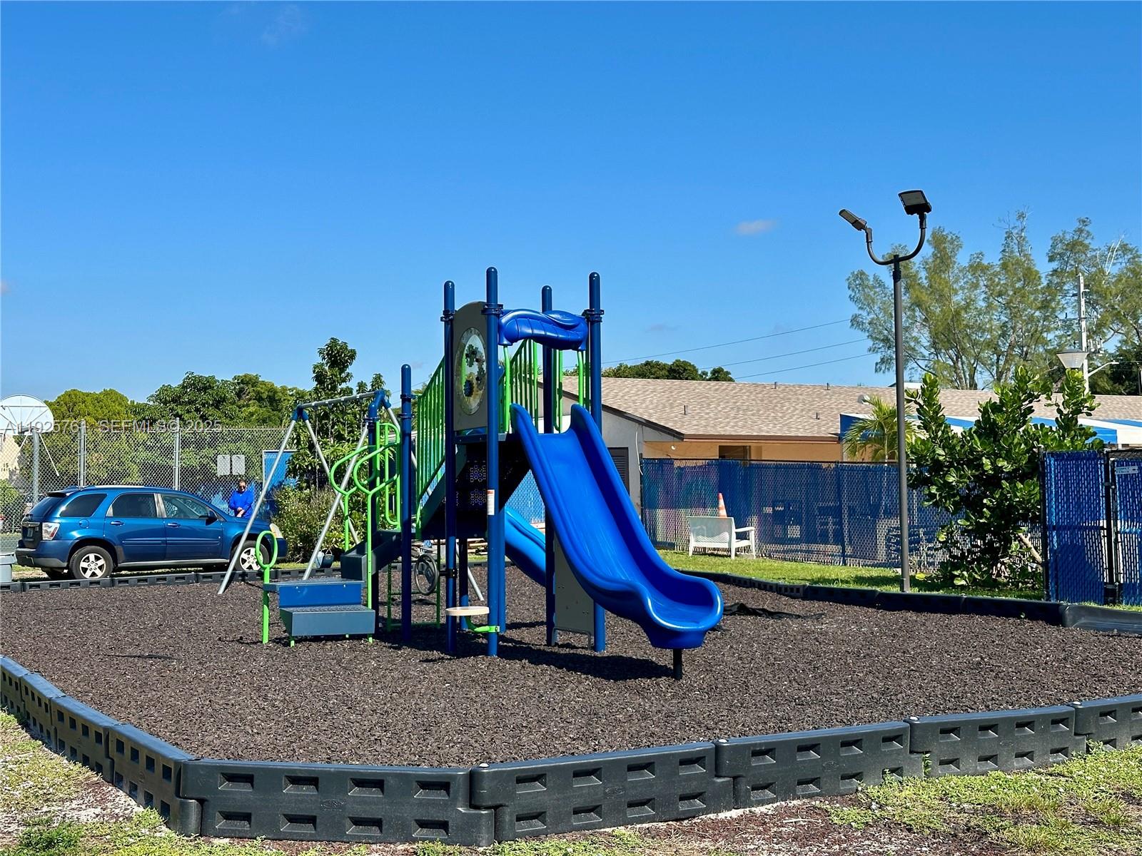 ORIOLE GOLF & TENNIS CLUB - Residential