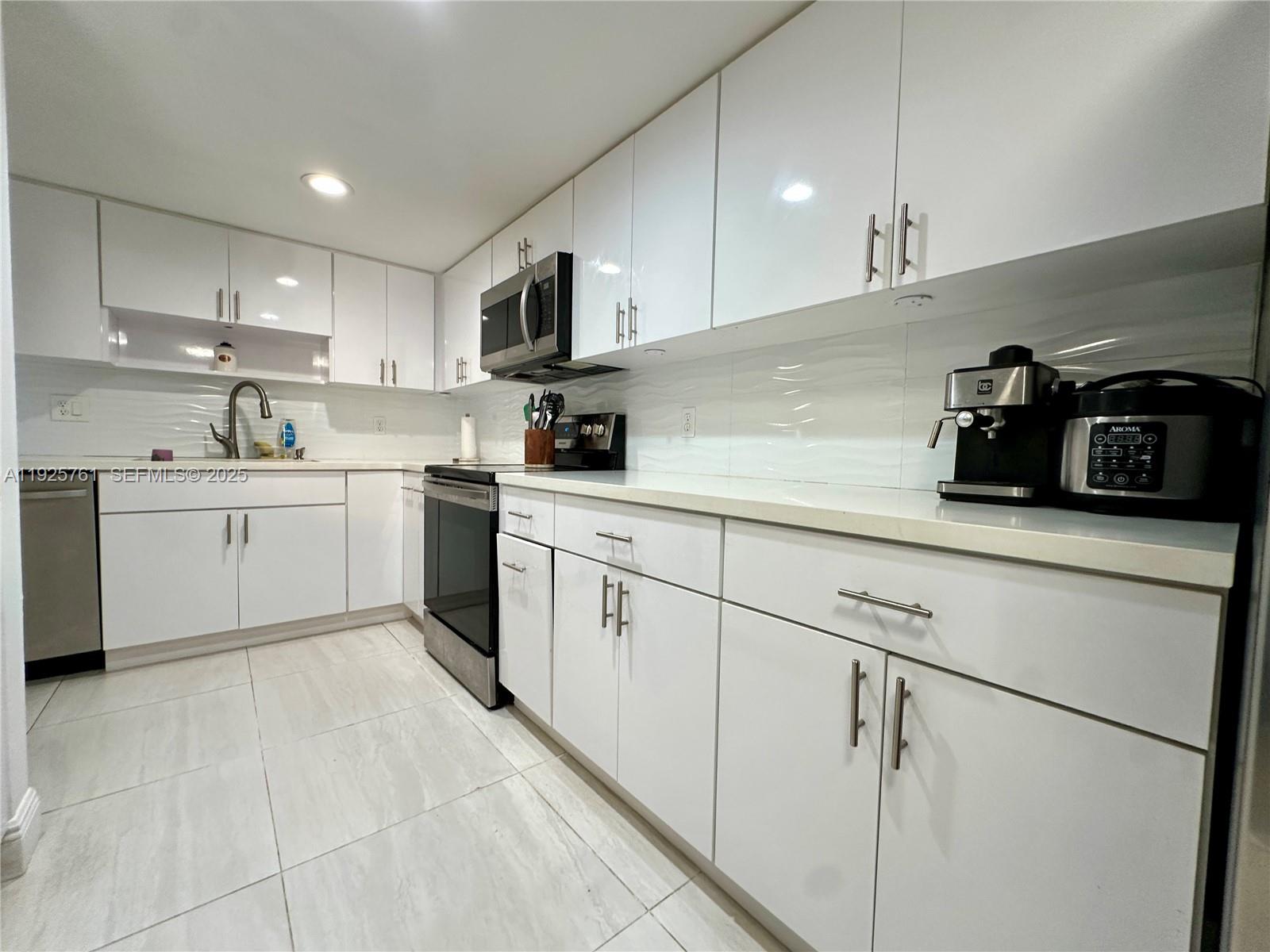 ORIOLE GOLF & TENNIS CLUB - Residential