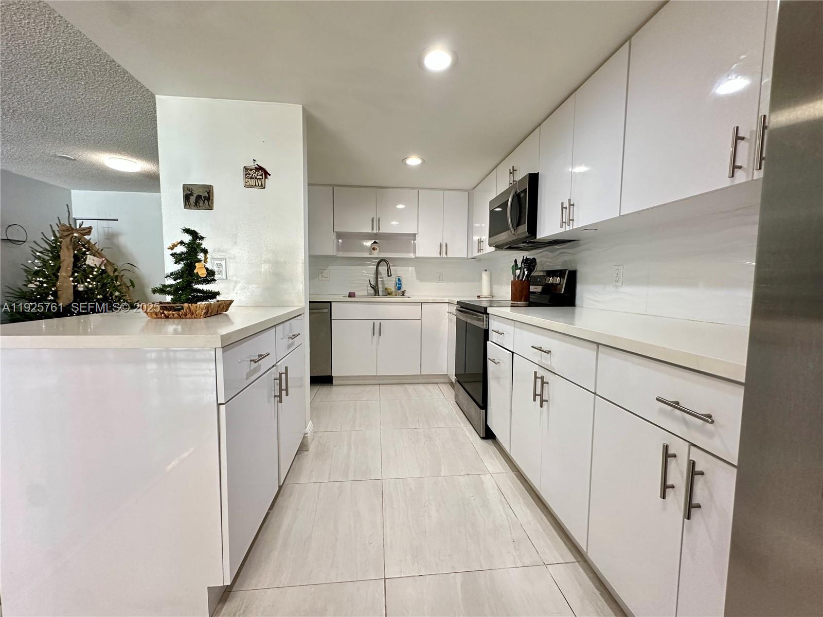 ORIOLE GOLF & TENNIS CLUB - Residential