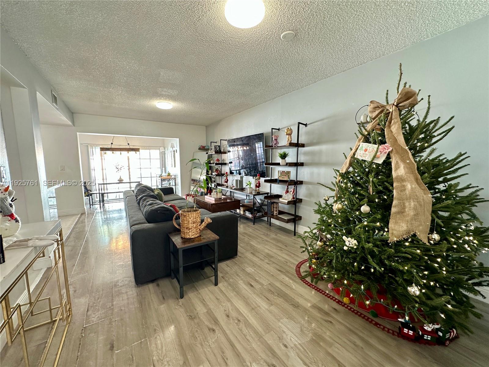 ORIOLE GOLF & TENNIS CLUB - Residential