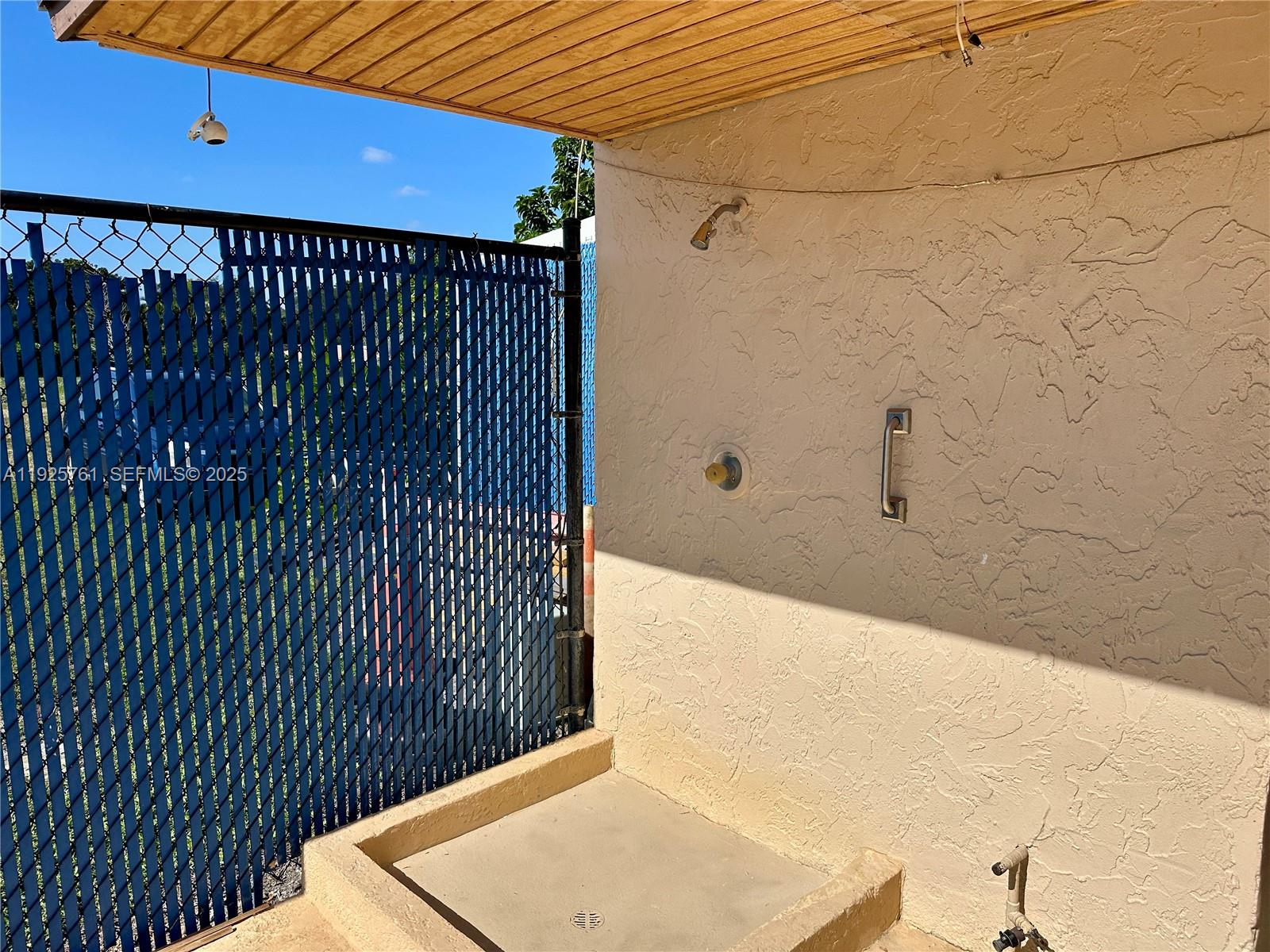 ORIOLE GOLF & TENNIS CLUB - Residential