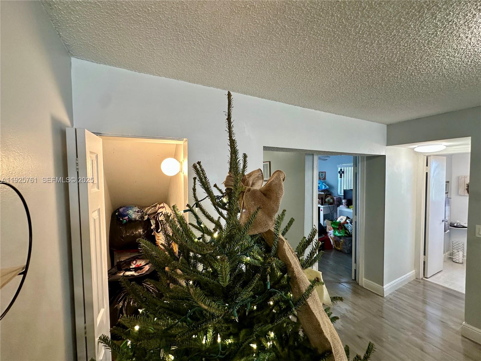 ORIOLE GOLF & TENNIS CLUB - Residential