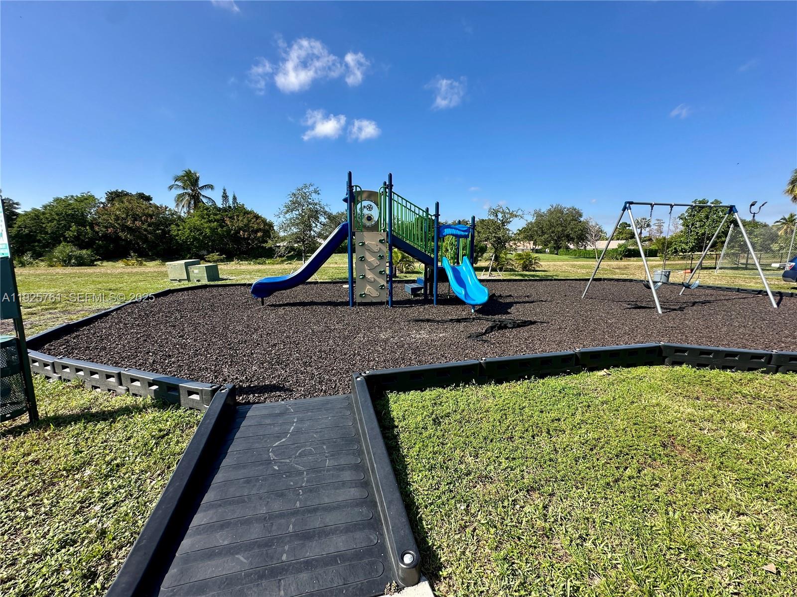 ORIOLE GOLF & TENNIS CLUB - Residential