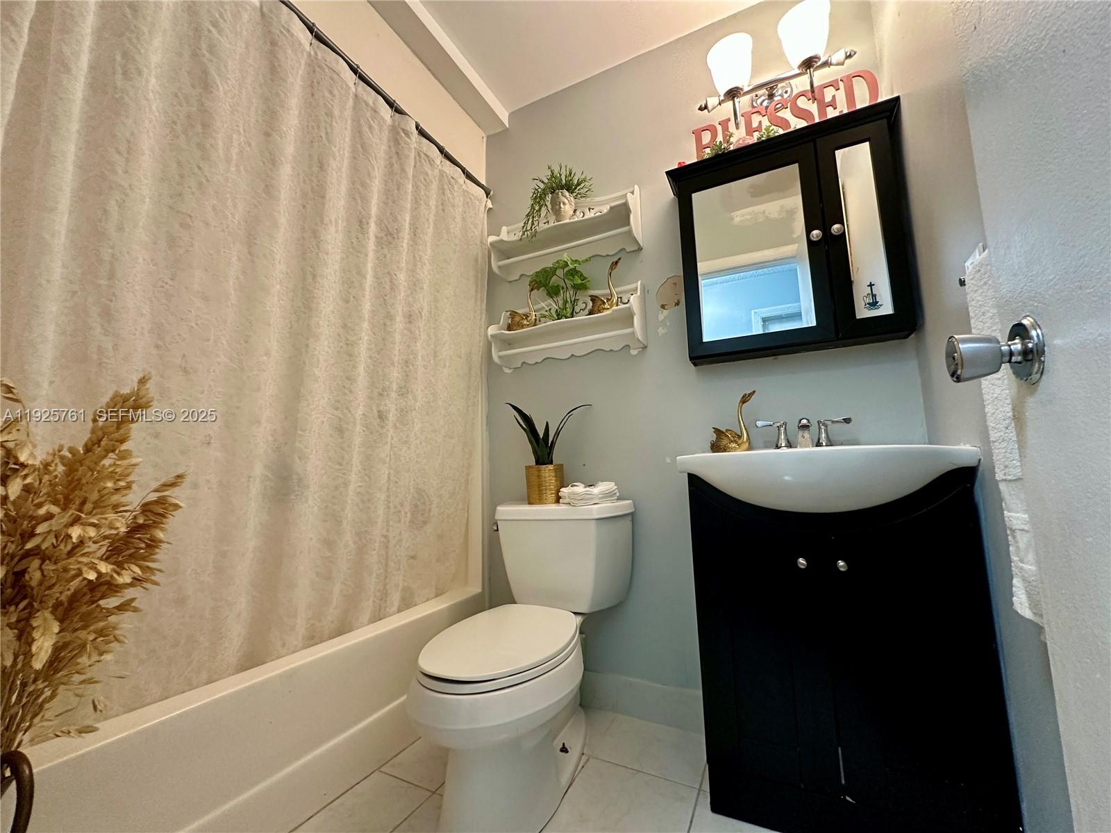 ORIOLE GOLF & TENNIS CLUB - Residential