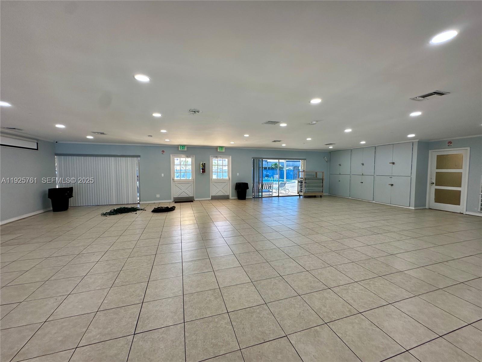 ORIOLE GOLF & TENNIS CLUB - Residential