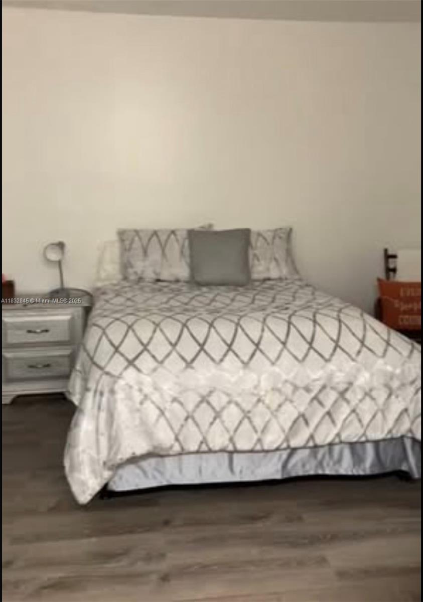 Beautiful efficiency with utilities included and separate entrance, one car parking space. No pets, no children. Call Listing Agent for more information. Very nice place in a good location. Close to highways, shopping, dining, and much more.