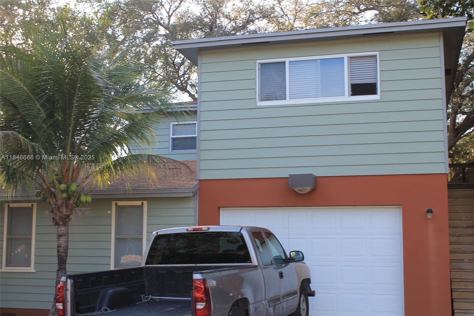 CHARMING EFFICIENCY IN EXCELLENT CONDITION ON THE SECOND FLOOR OF THE MAIN HOUSE WITH PRIVATE WOOD DECK ENTRANCE.
