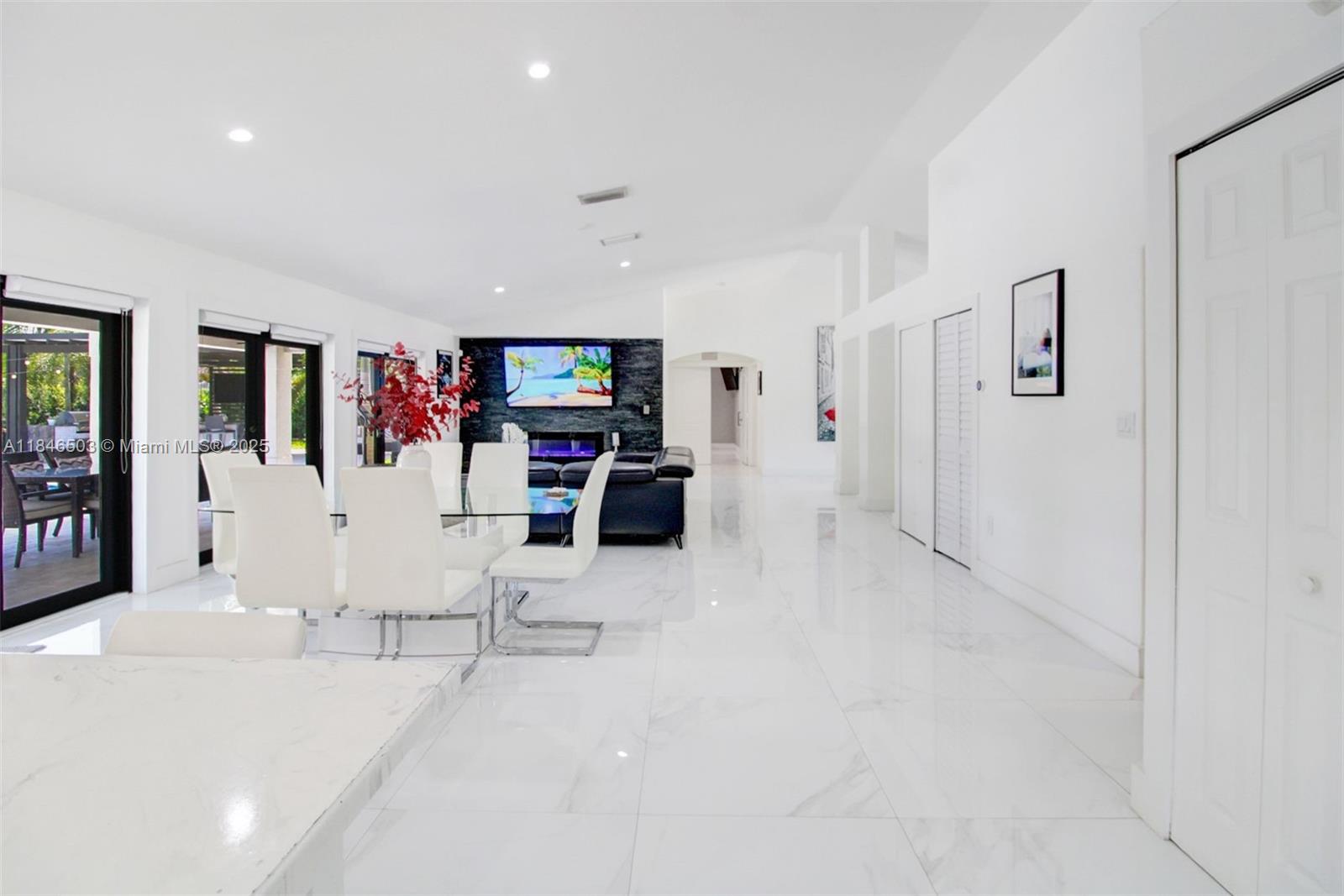 REDLANDS COVE - Residential