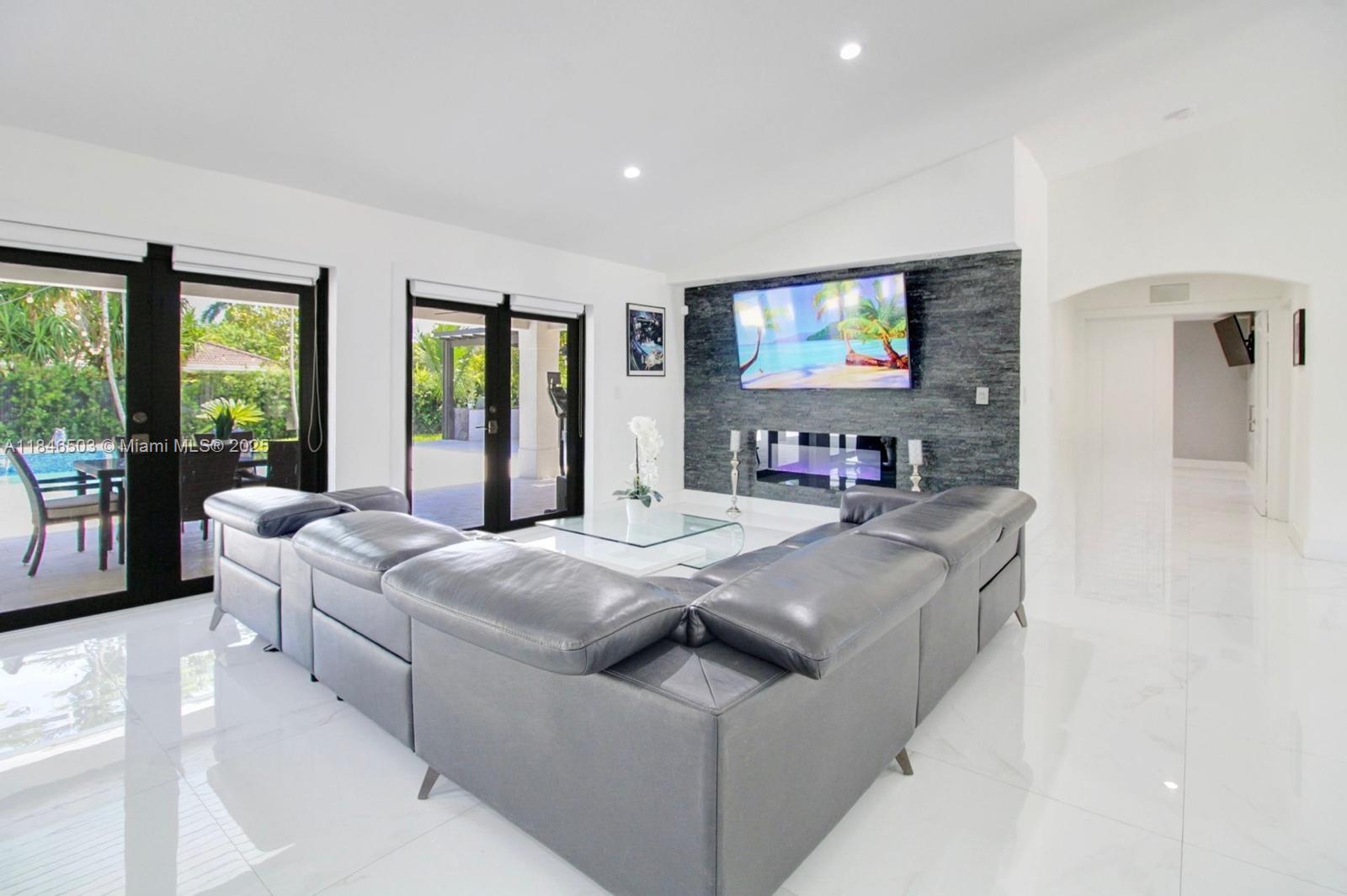 REDLANDS COVE - Residential