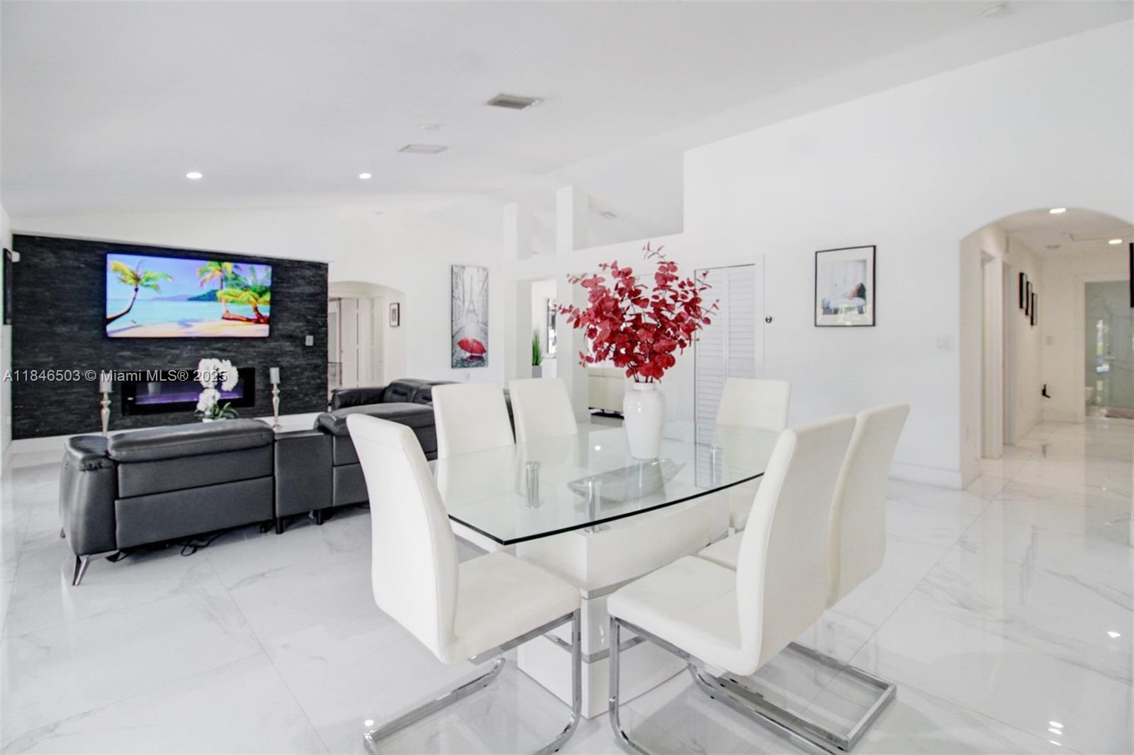 REDLANDS COVE - Residential