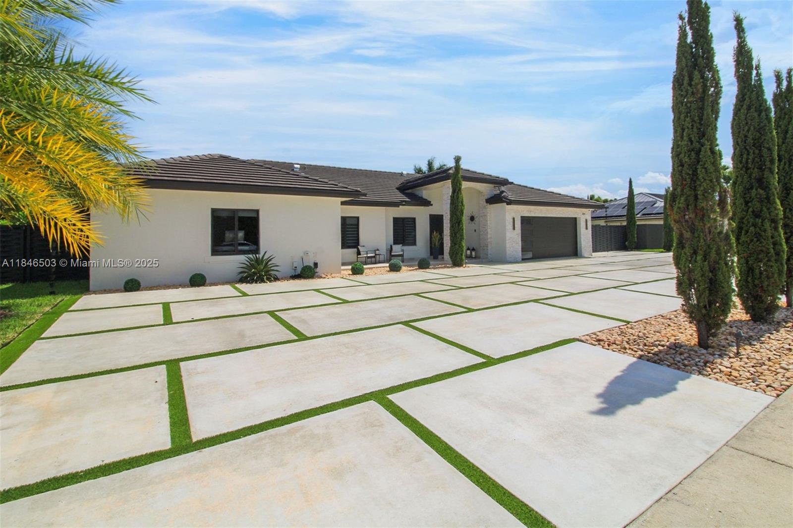 REDLANDS COVE - Residential