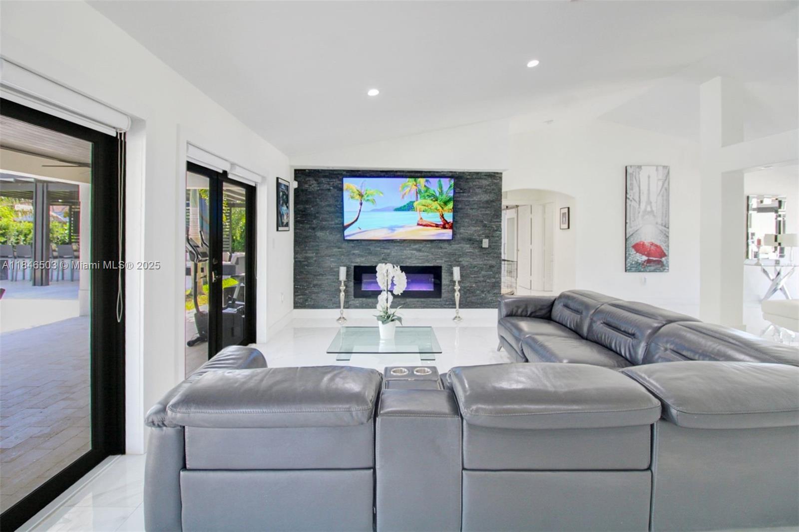 REDLANDS COVE - Residential