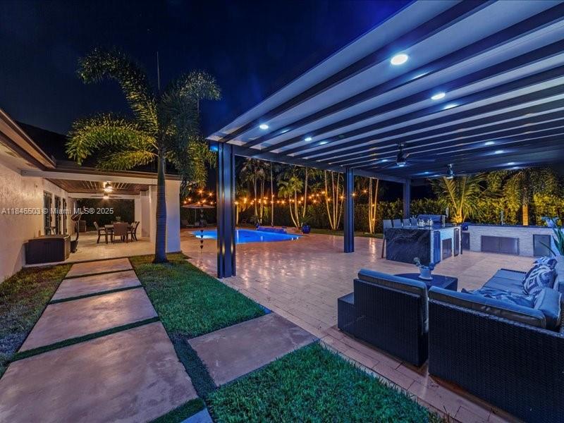 REDLANDS COVE - Residential