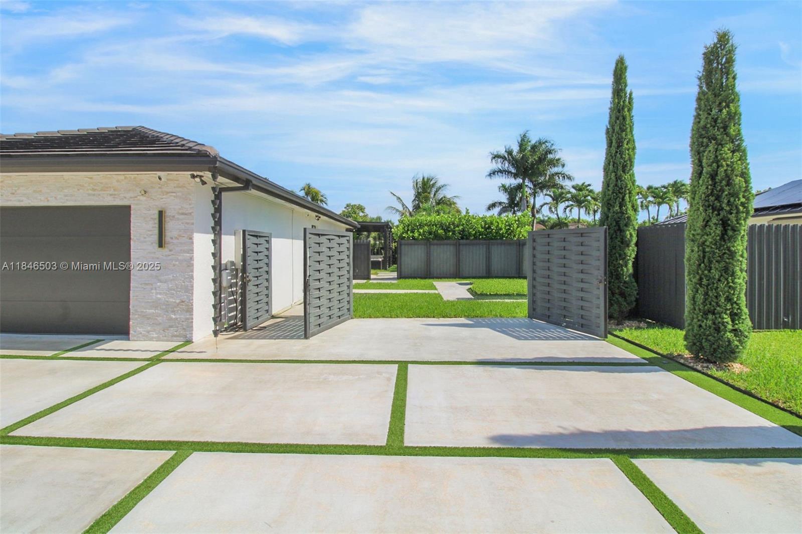 REDLANDS COVE - Residential