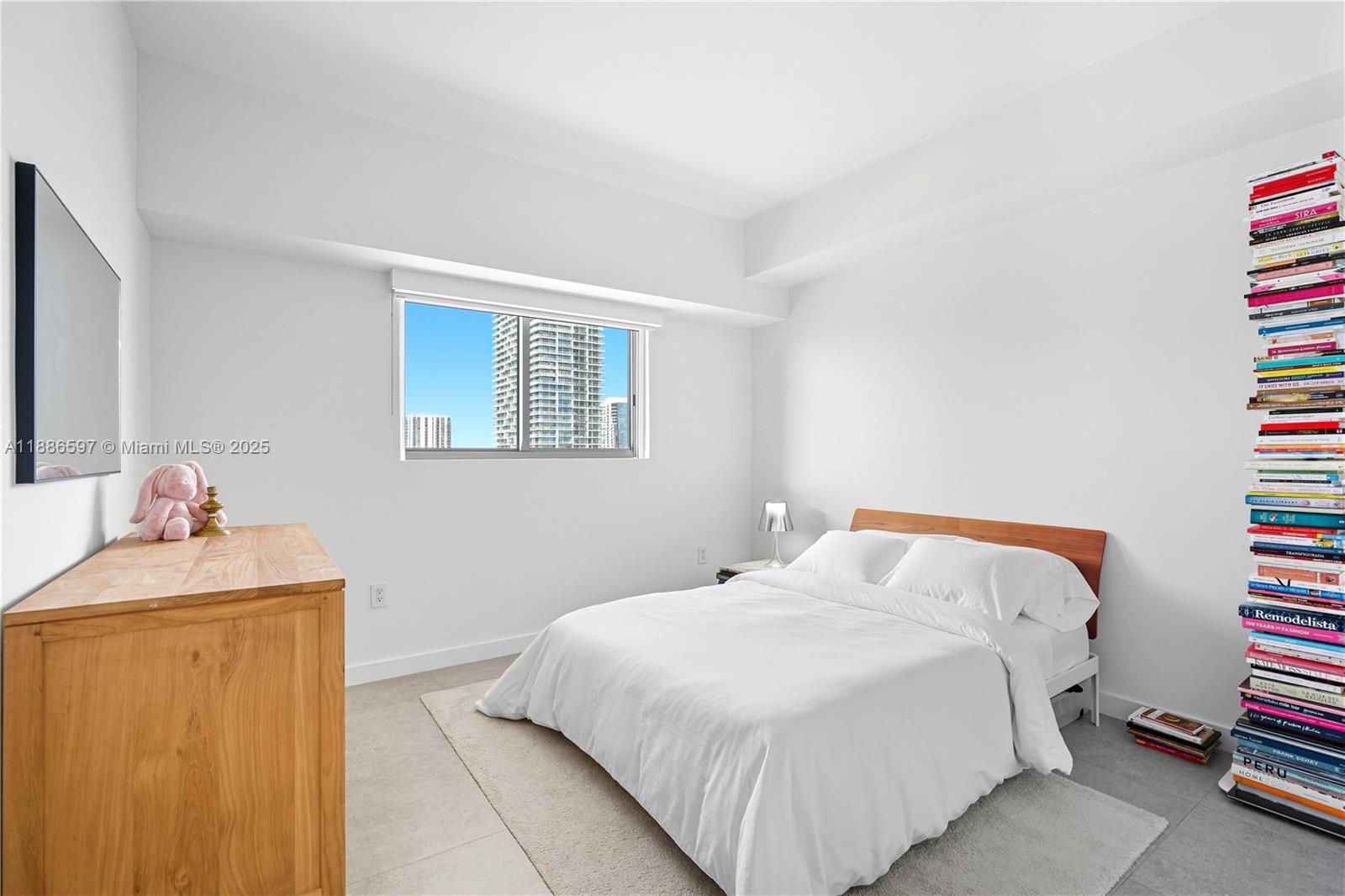 ICON BAY CONDO - Residential