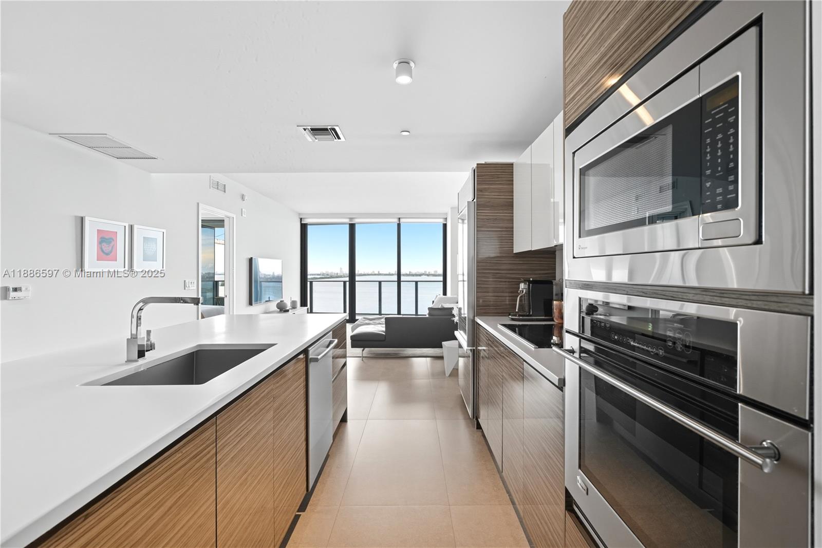 ICON BAY CONDO - Residential
