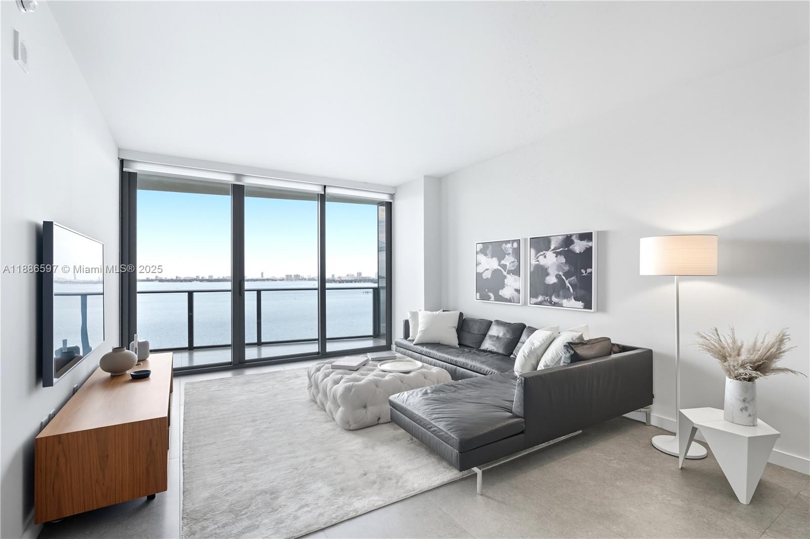 ICON BAY CONDO - Residential