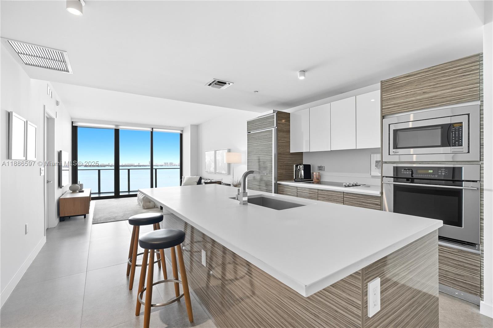 ICON BAY CONDO - Residential