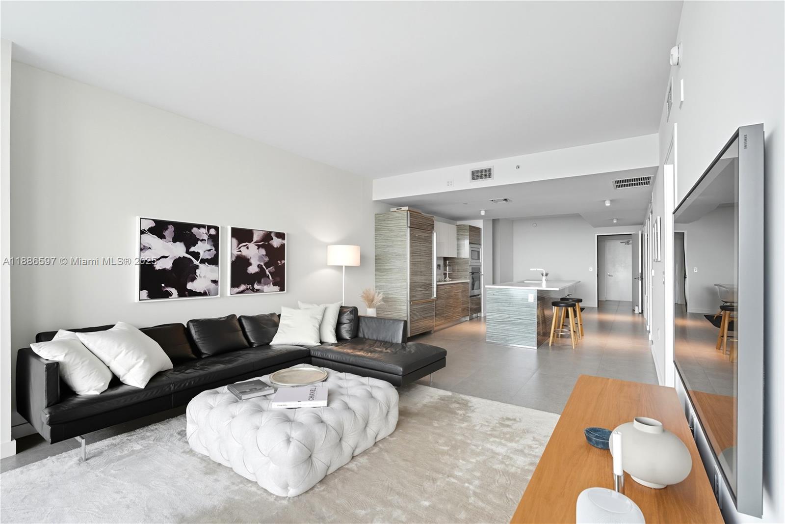 ICON BAY CONDO - Residential