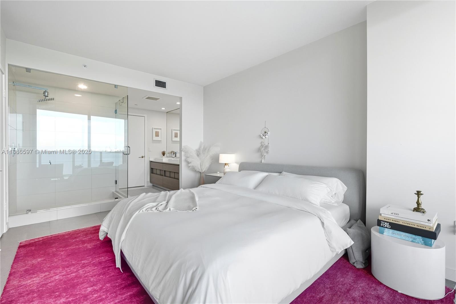 ICON BAY CONDO - Residential