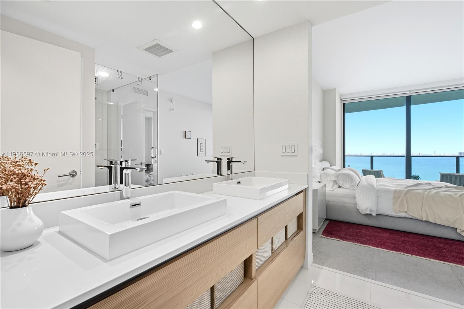 ICON BAY CONDO - Residential