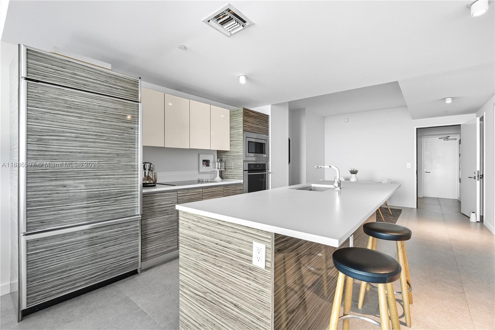 ICON BAY CONDO - Residential