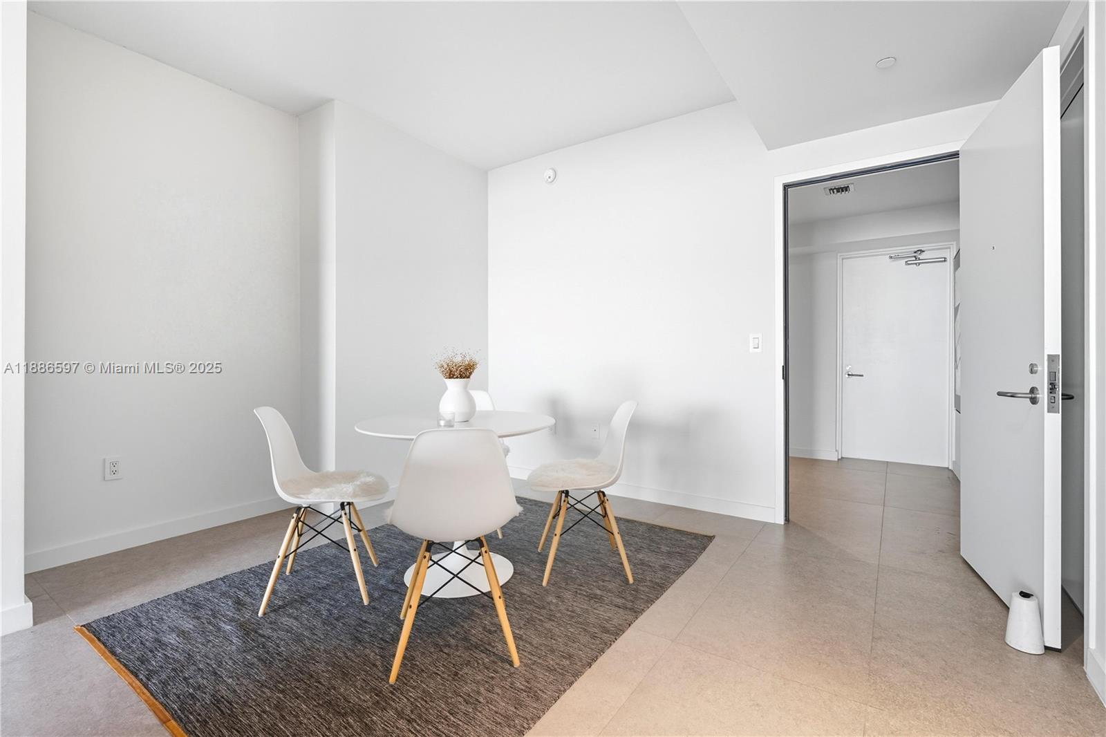 ICON BAY CONDO - Residential