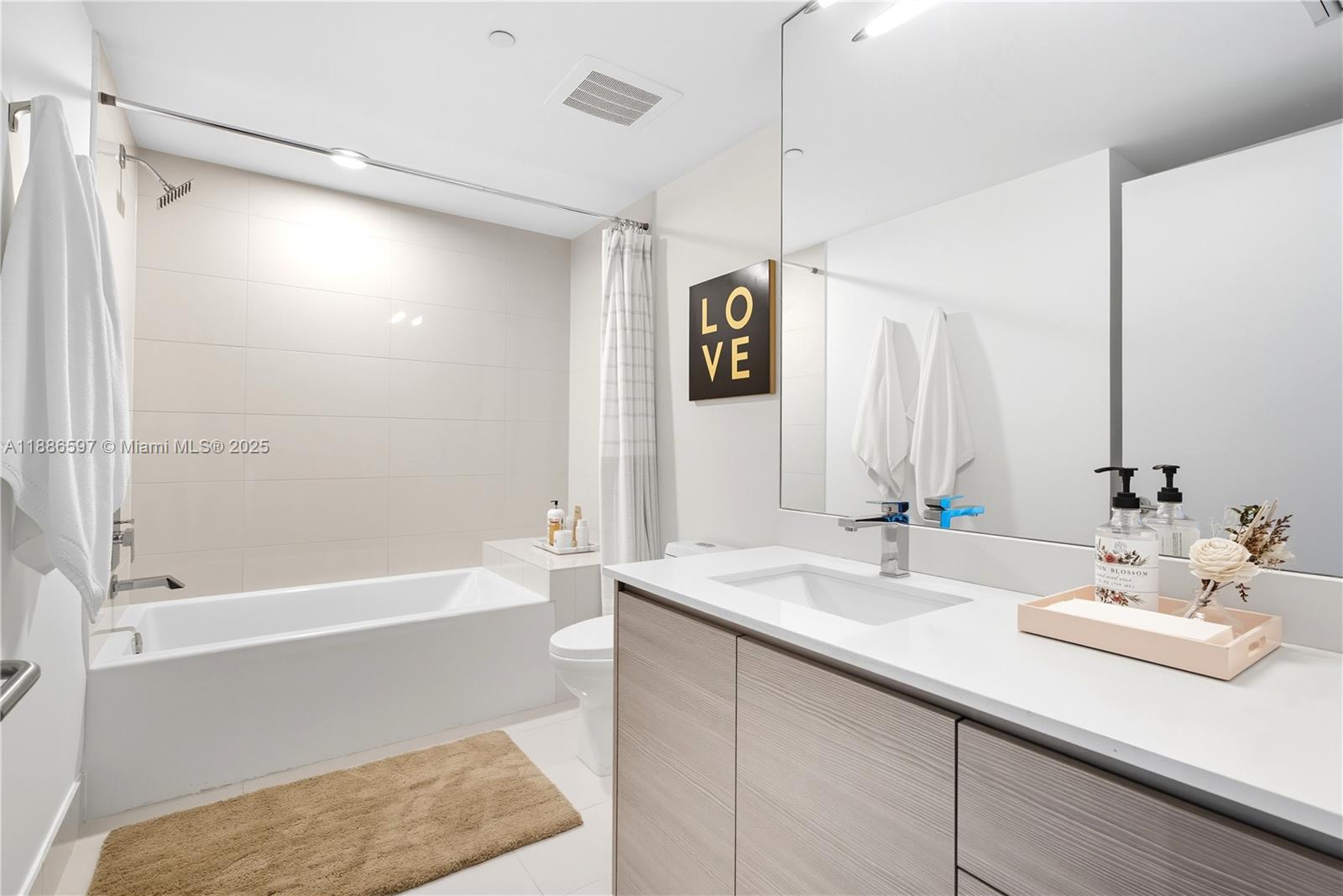 ICON BAY CONDO - Residential