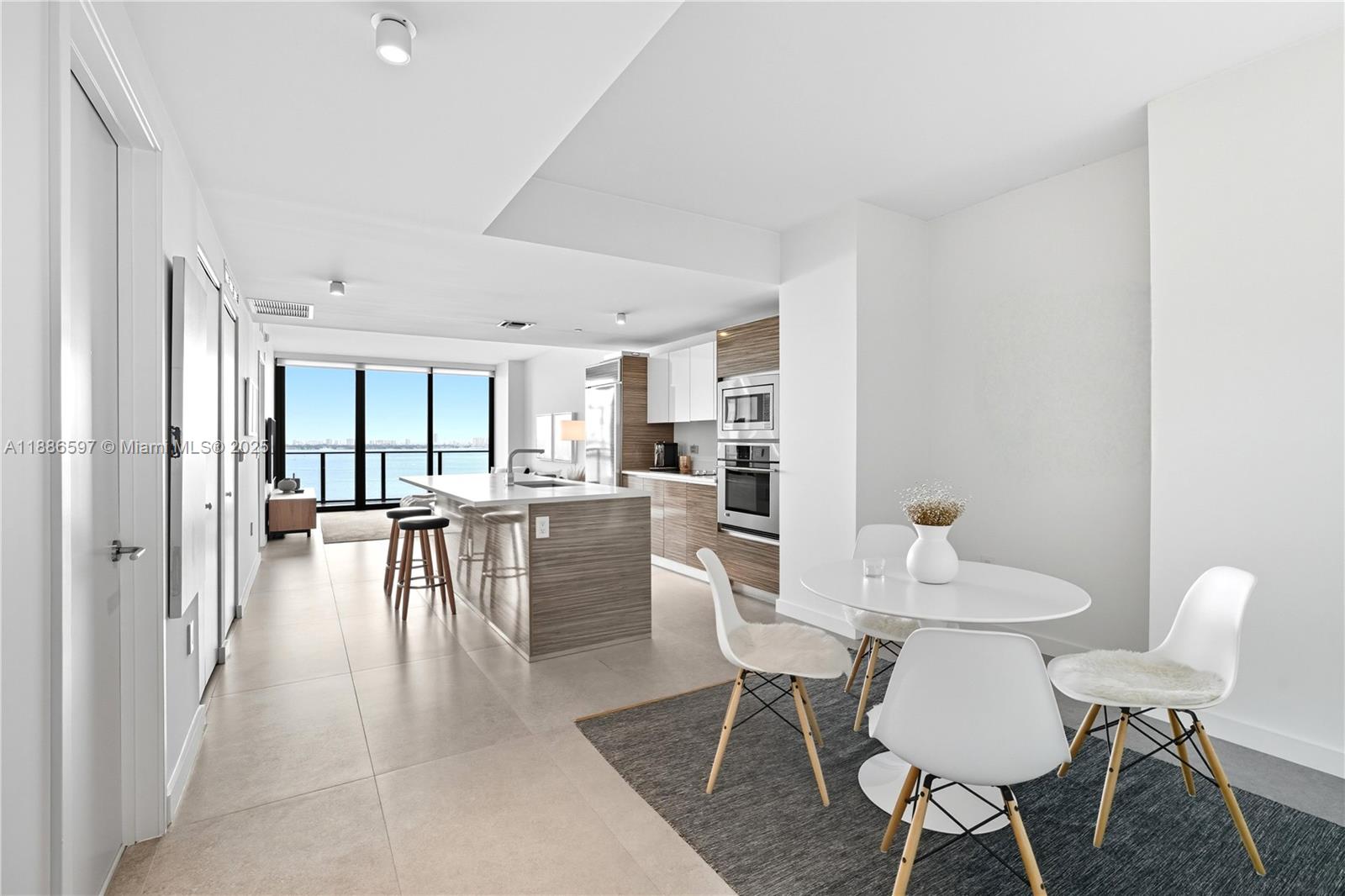 ICON BAY CONDO - Residential