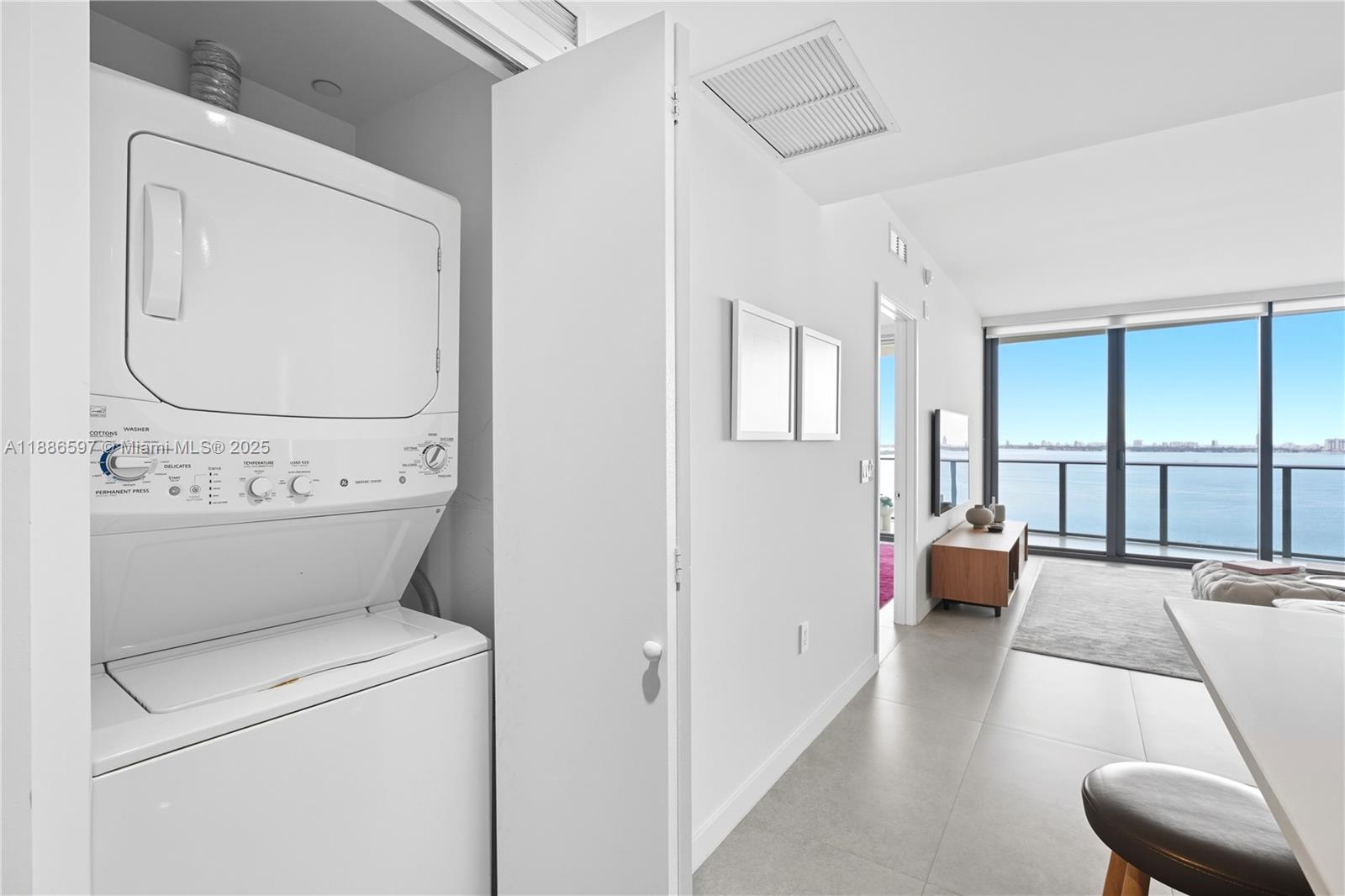 ICON BAY CONDO - Residential