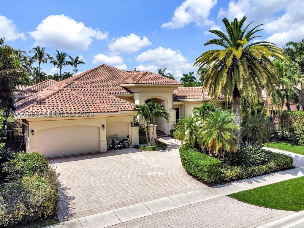 Photo of 10430 Kestrel St, Plantation, FL 33324 (MLS # A12067687)
